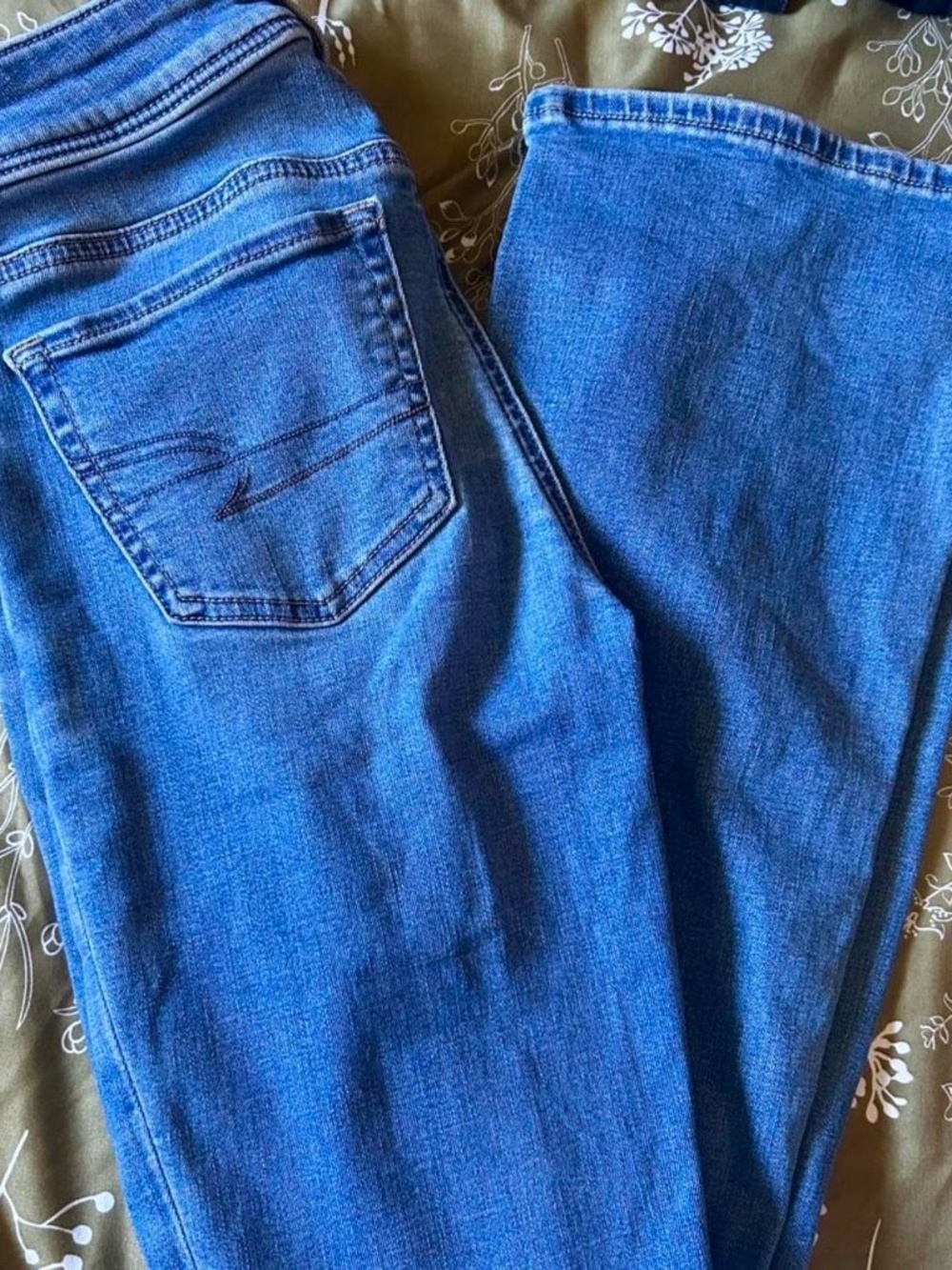American Eagle jeans 00 short light wash stretch skinny raw hem